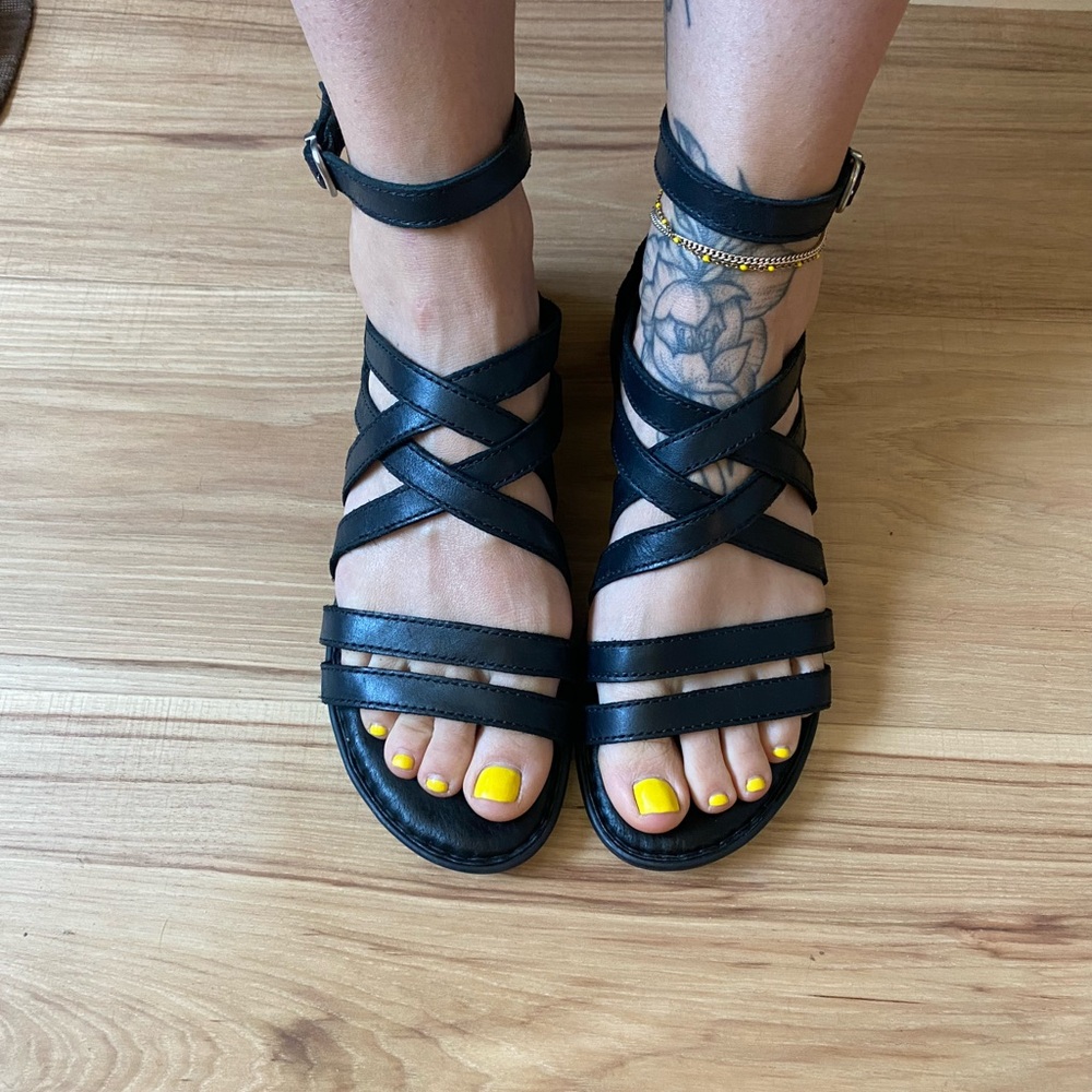 Born Black Strappy Sandals women’s 8-8.5